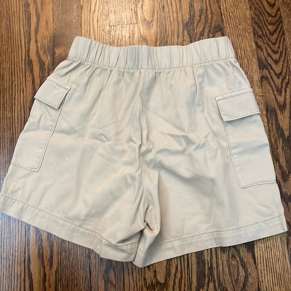 Gap Off Duty Khaki Shorts XS - Picture 3 of 3